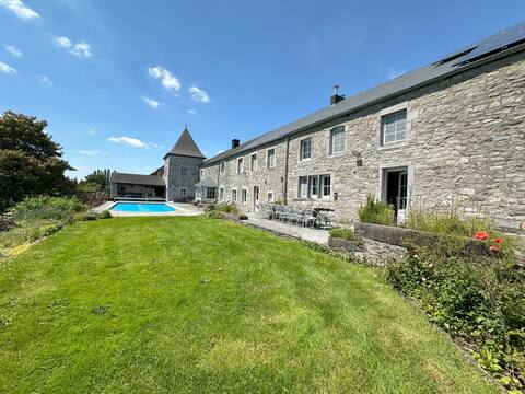 Le Saint Pierre
14-person gîte
5 km from the Lakes