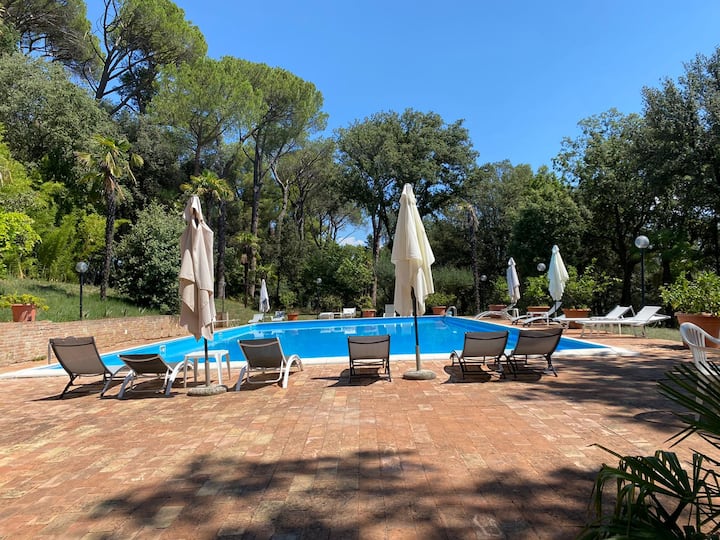 Camera Rossa · Casa Del Fattore, Villa Luzi - Macerata