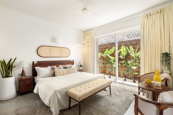 Bedroom 1 image 4