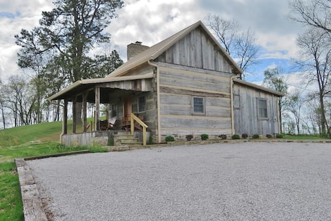 Heart Pine Cabin: Quaint & intimate w/view