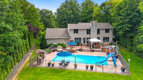 Less than a mile from Lambeau!