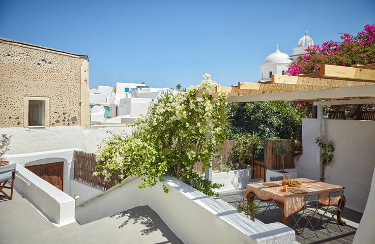 Constantis Mansion gallery image 4