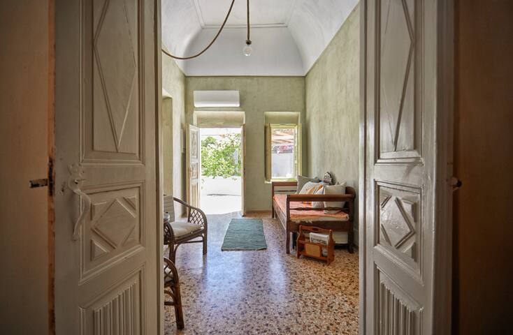 Constantis Mansion gallery image 5