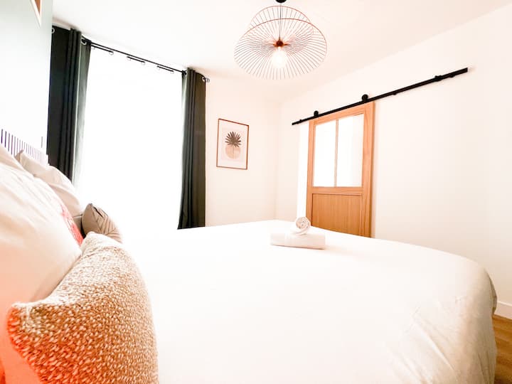 Habitación luminosa con 2 posibilidades de dormir:
> O 1 cama de 160 cm
> Es decir, 2 camas de 80 cm