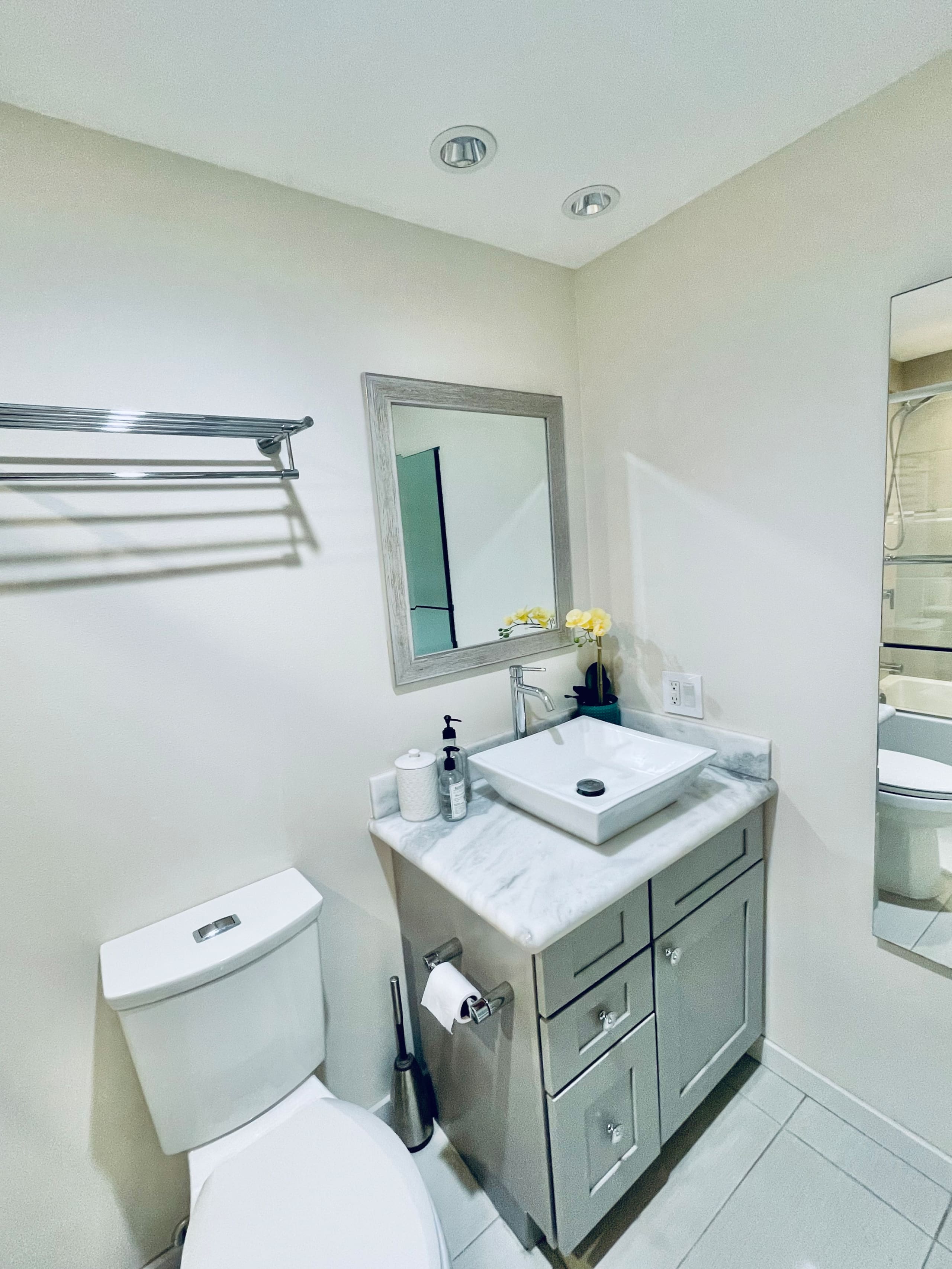 High-end, On Beach, View Balcony, with Pool & BBQ! - Image 20