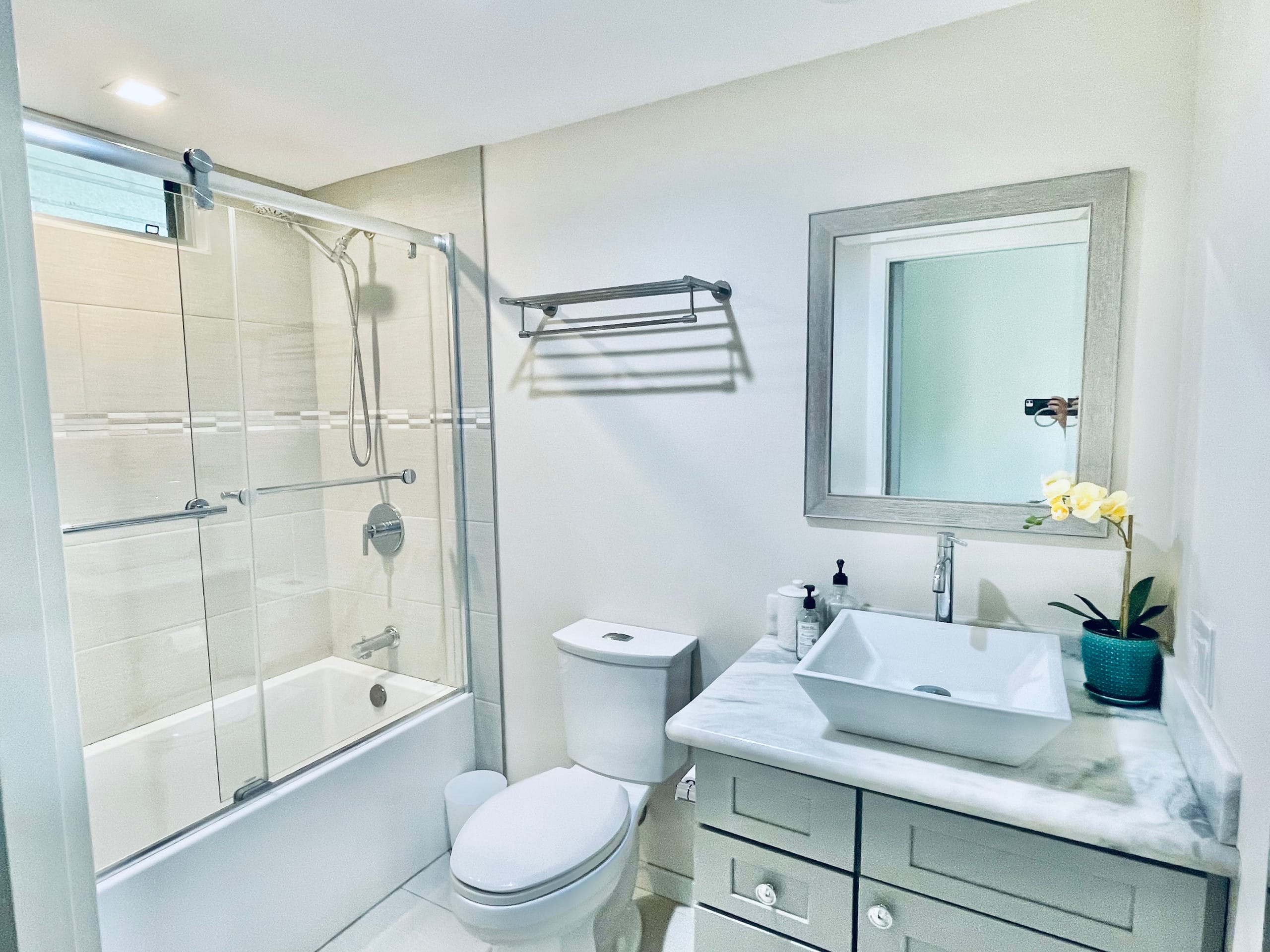 High-end, On Beach, View Balcony, with Pool & BBQ! - Image 19