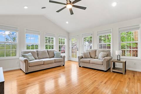 Minutes to Downtown
3 BR 2BA Home in Jonesborough