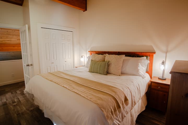 מיטת קינג סייז שחלומות מתוקים עשויים ממנה 