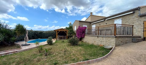 Quiet villa with pool