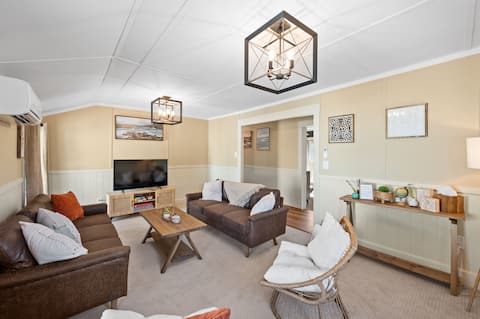 Upstairs apartment in downtown Lakeside!