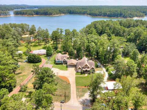 2 Houses on the Lake! Sleeps 28, Private Dock