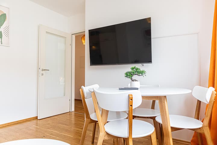 Near Vienna's Main Train Station | 1br & 1lr Apt. - Vienna