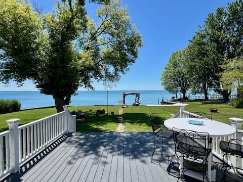 Lake Front 3 bed 2 bath house