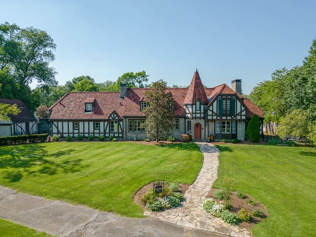 Charming Historic Ivy Hall Home in Prime Location!