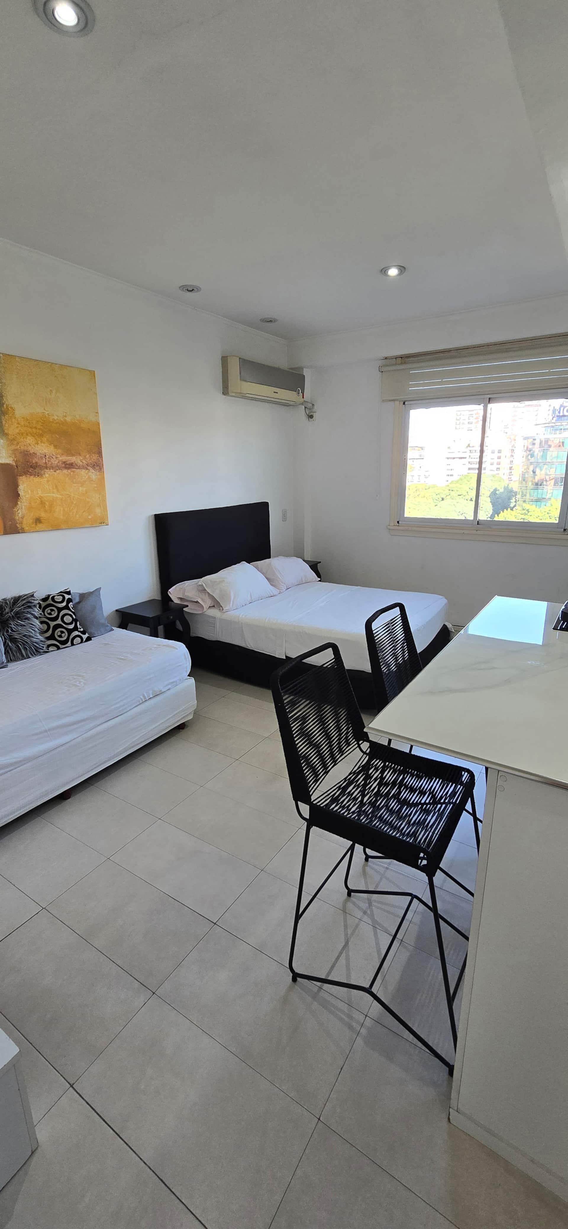 Furnished one-bedroom apartment in Retiro facing July 9 Avenue