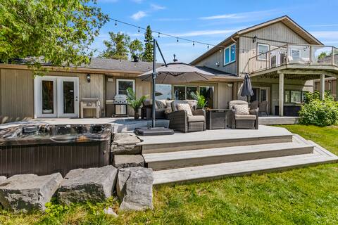 White Oaks Lakefront Lodge w/ Hot Tub