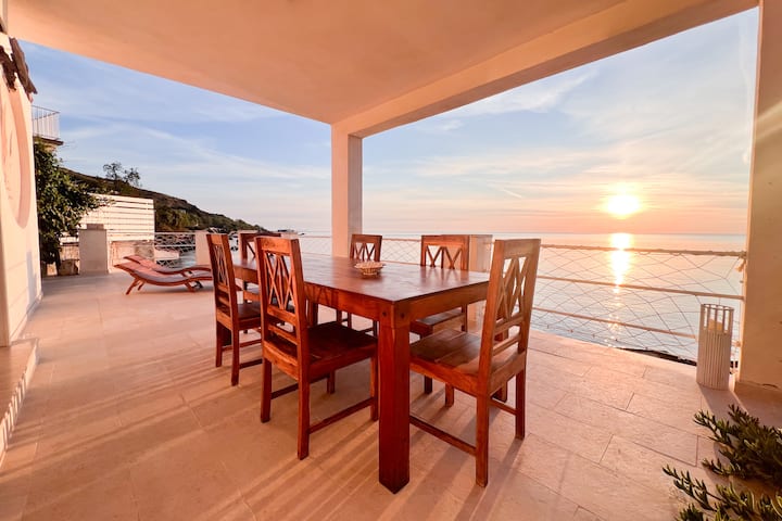 Three-room apartment, direct beach access with terrace