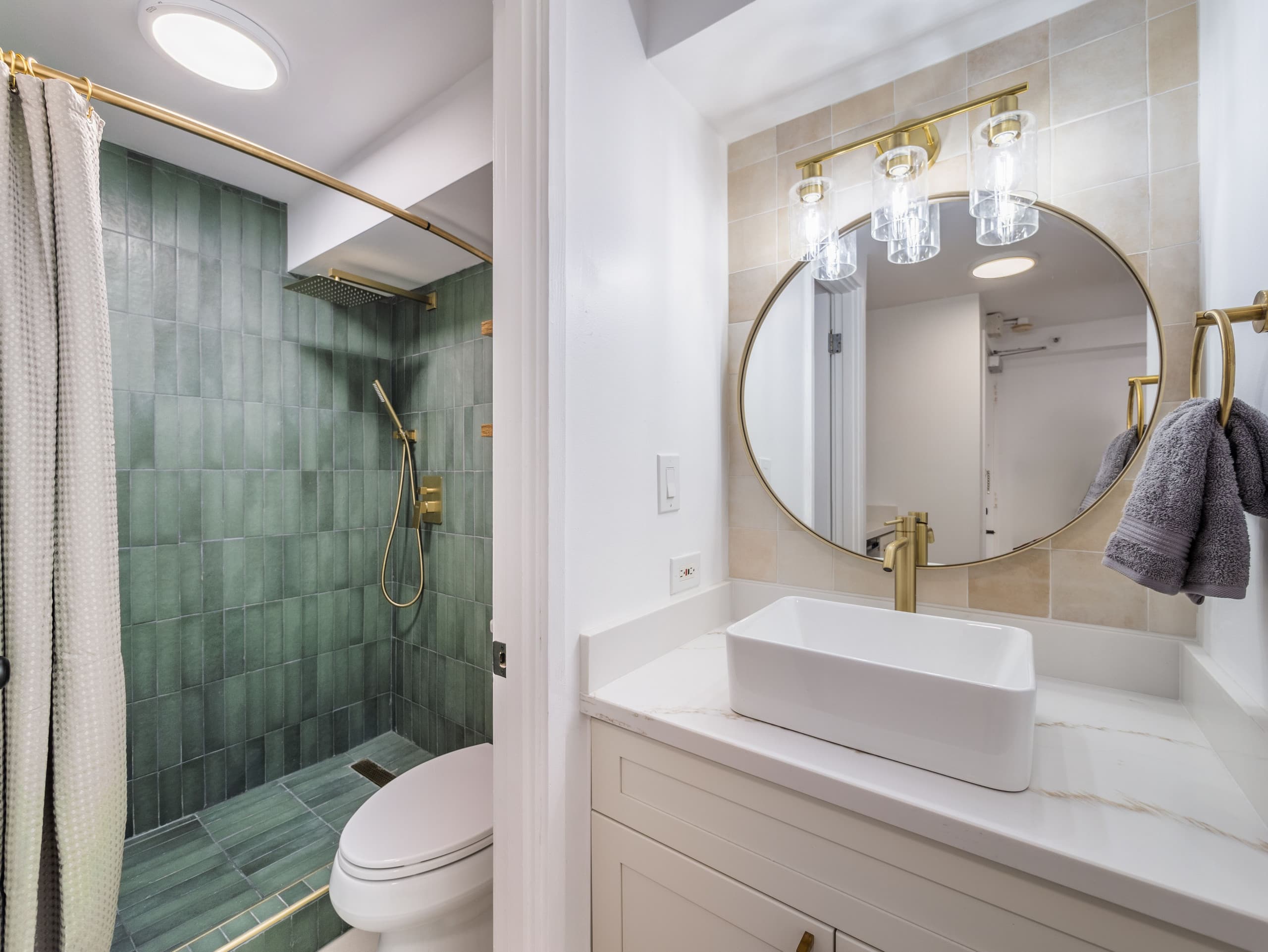 Waikiki Gem! Renovated, Steps Away From The Beach! - Image 10