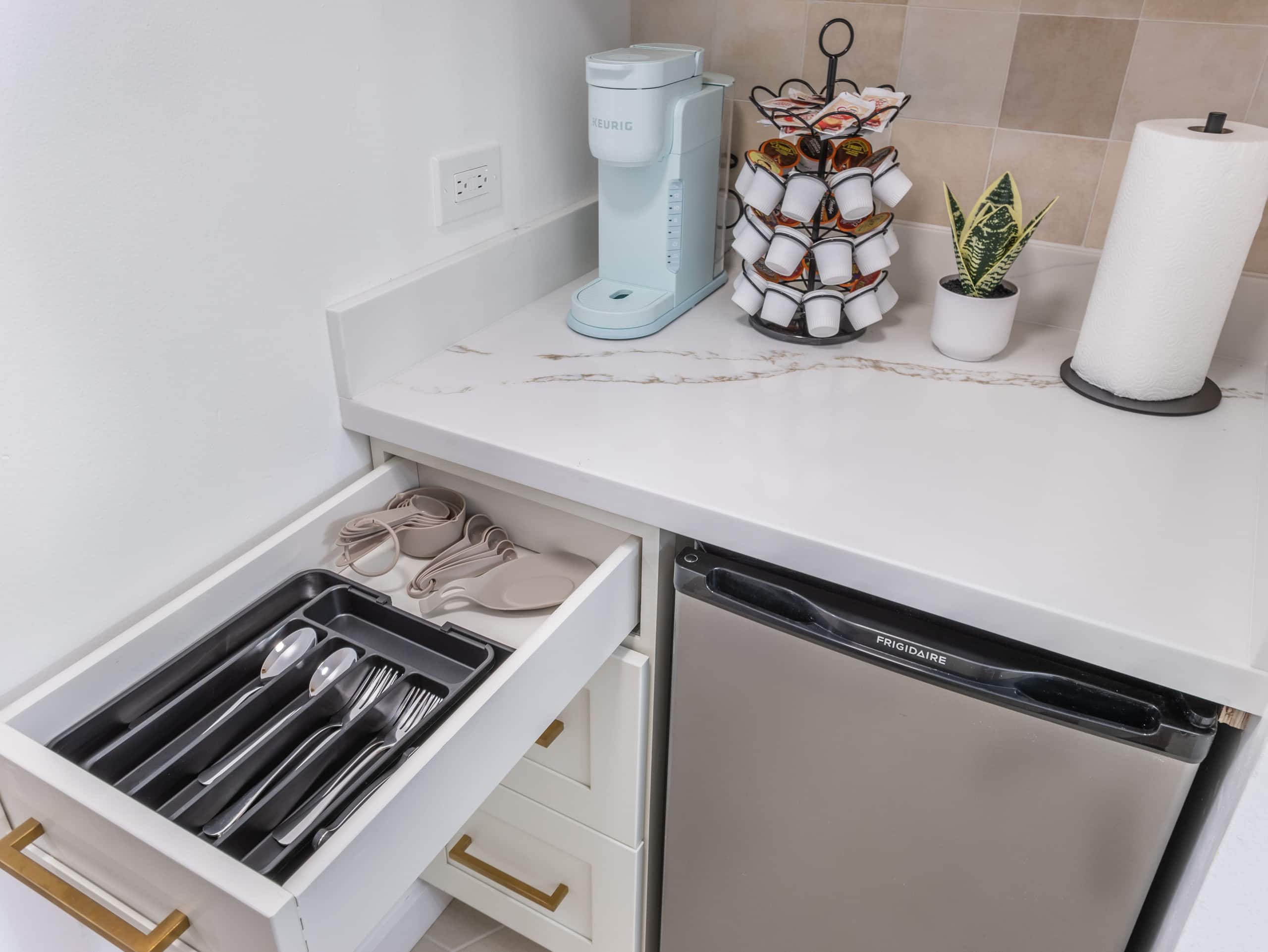 Waikiki Gem! Renovated, Steps Away From The Beach! - Image 4