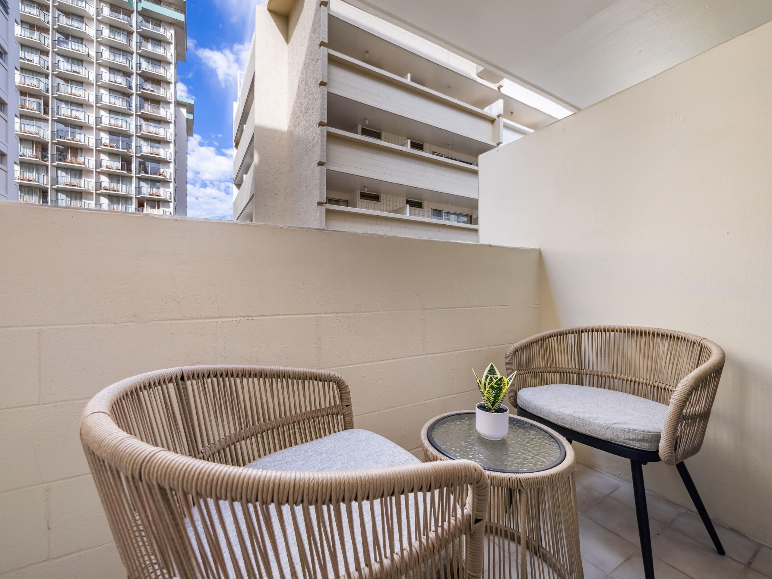 Waikiki Gem! Renovated, Steps Away From The Beach! - Image 11