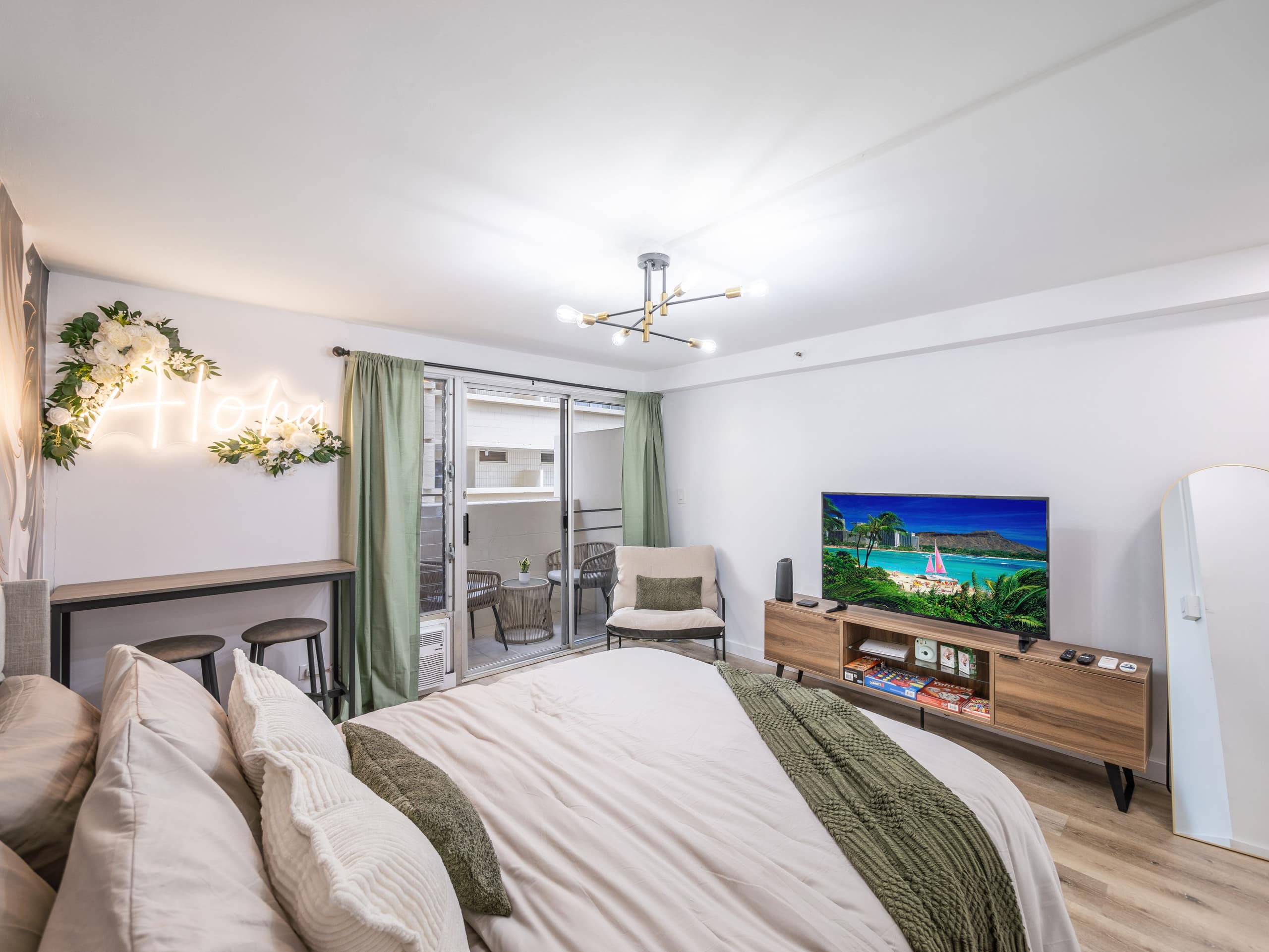 Waikiki Gem! Renovated, Steps Away From The Beach! - Image 8