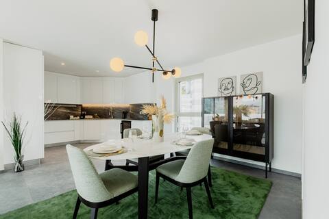 Platinum - Penthouse, RoofTop, Luxury