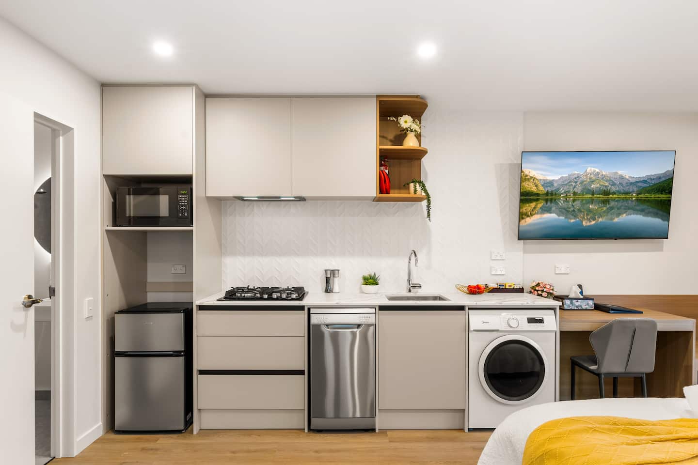 New Stylish 1bedroom 1living /Premium Studio/unita 3
