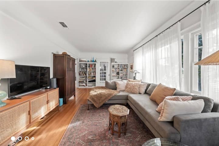 Quiet, Walkable- Curtis Park Home Near Park - Sacramento, CA