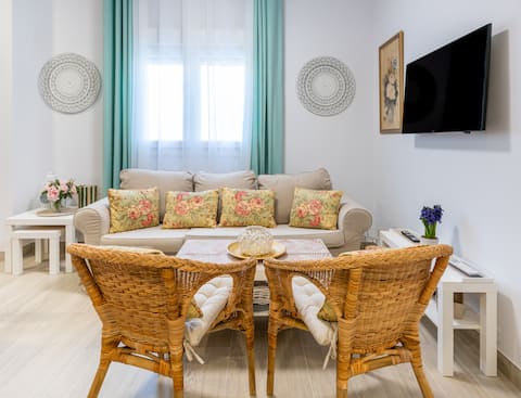 Top performing Airbnb: Oceanfront, near Downtown in Huelin