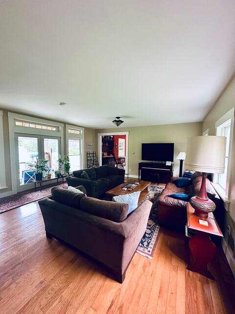 Green Acres Cabins - Main House!