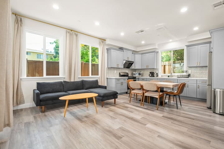 Bushnell Modern Estate Alhambra