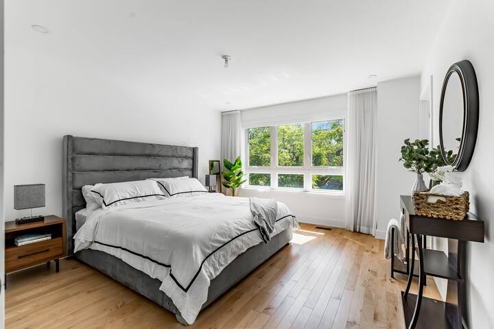 Spacious 6 Bedrooms Luxury Home gallery image 4