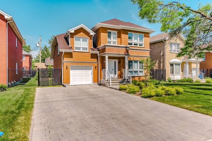 Spacious 6 Bedrooms Luxury Home gallery image 2