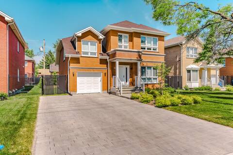Spacious 6 Bedrooms Luxury Home