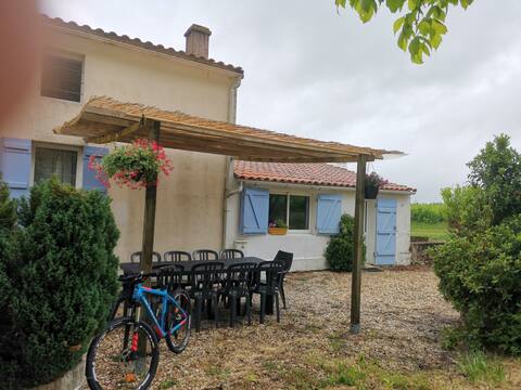 Spacious cottage in a vineyard – Relaxation and Nature