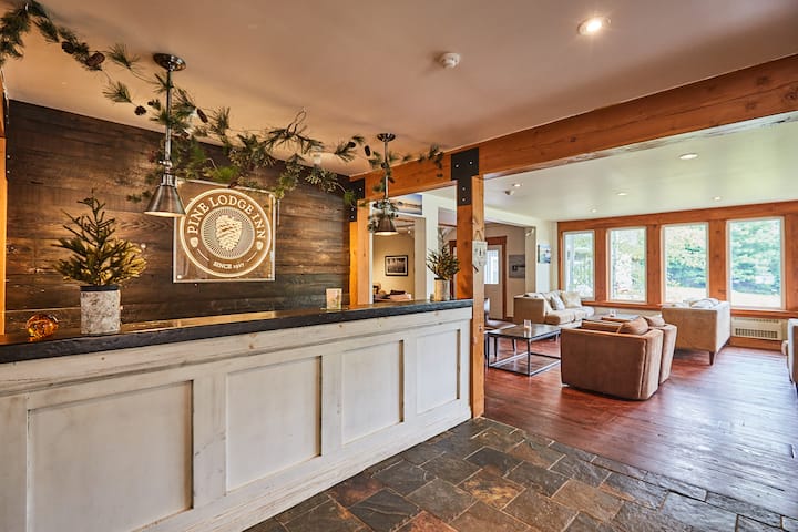 The Pine Lodge Muskoka - Huntsville