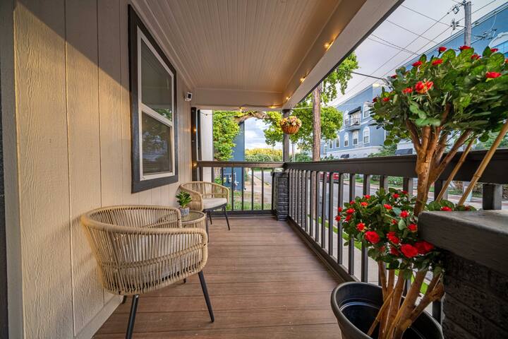 Ultimate Uptown Stay, 12 Guests-6Bedroom 4Bathroom gallery image 5