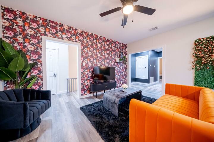 Ultimate Uptown Stay, 12 Guests-6Bedroom 4Bathroom gallery image 2