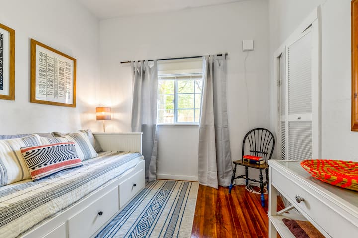 Daybed easily converts to a queen size bed.