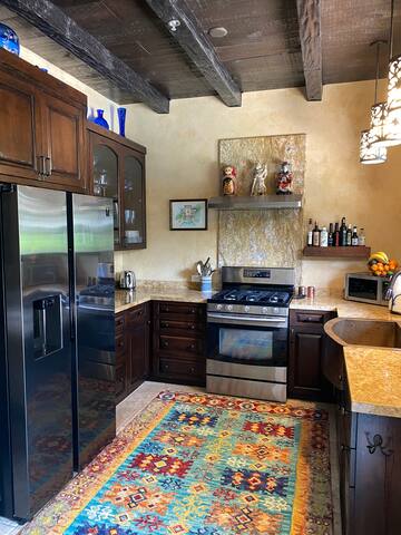 2 BR Mediterranean Oasis Sleeps 6! gallery image 2