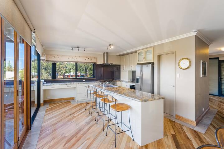 Bay Village Villa 23 gallery image 5