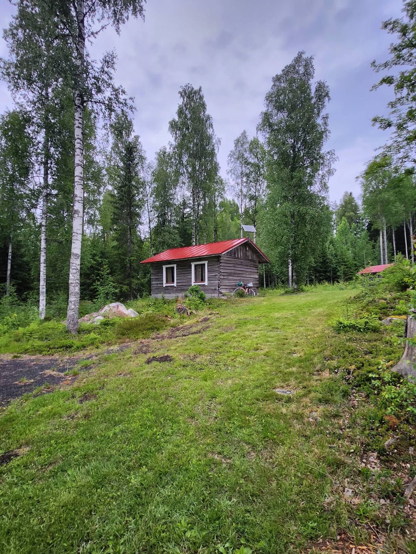 Viehättävä Hirsimökki Luonnon Helmassa. 4