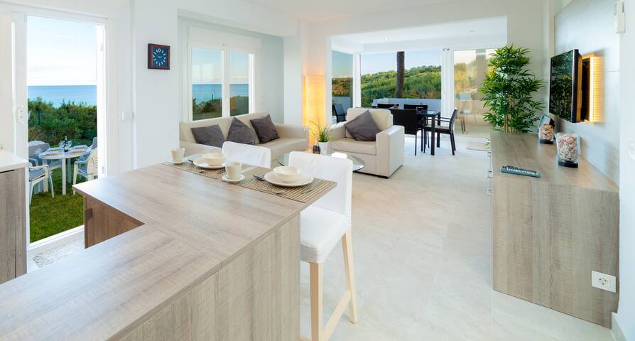 APARTAMENTO MODERNO EN LA ARENA FRENTE AL MAR