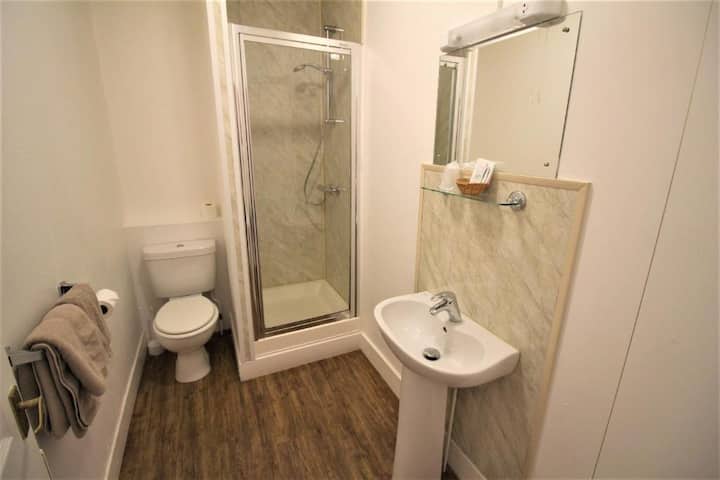 Single Rooms • Private Bathroom • Free Wi-fi • Tv - Skegness