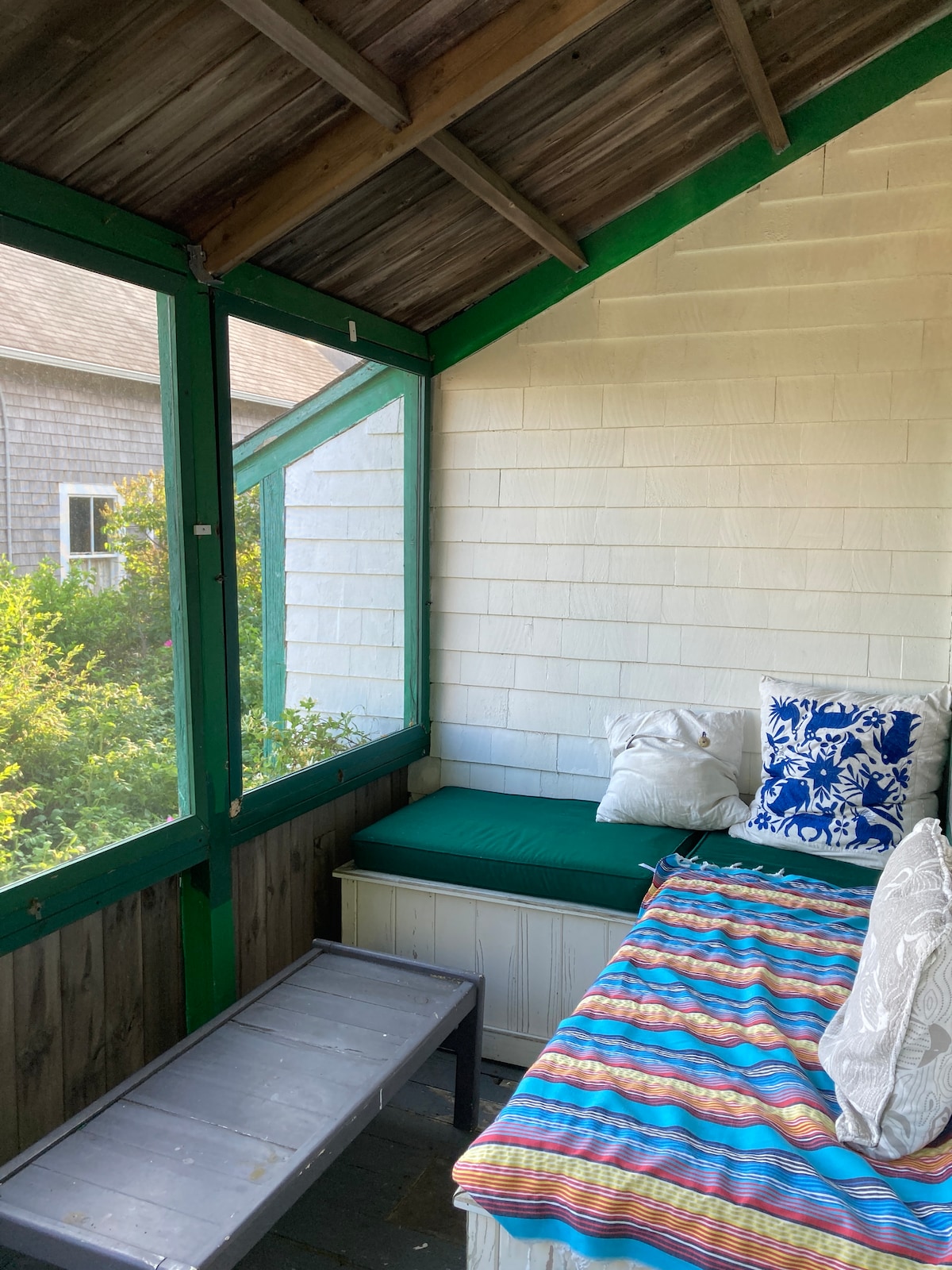 Popular Airbnb listing: Classic Cottage with waterviews in Cape Cod