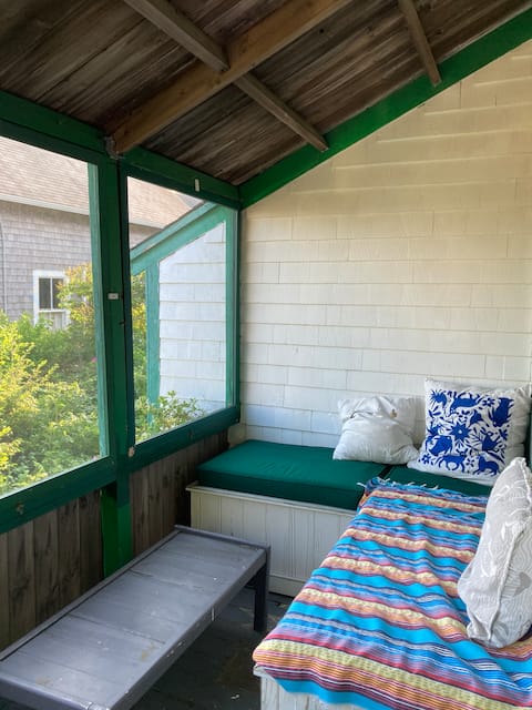 Popular Airbnb listing: Classic Cottage with waterviews in North Eastham