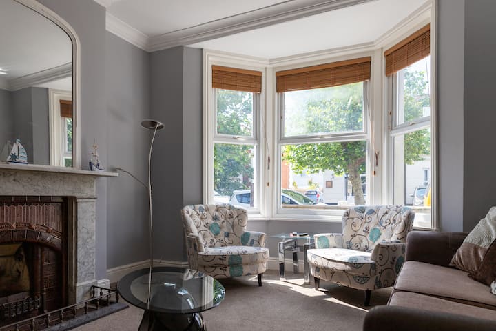 White Sand
4 Bedrooms, 6 Beds & Up To 8 Persons - Isle of Wight