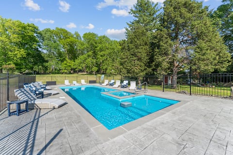 Boutique Luxury Waterfront w/Pool & Sunset Views