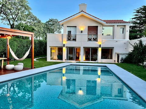Luxury House in Carrasco, Spectacular!