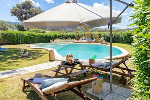 Villa with pool and garden